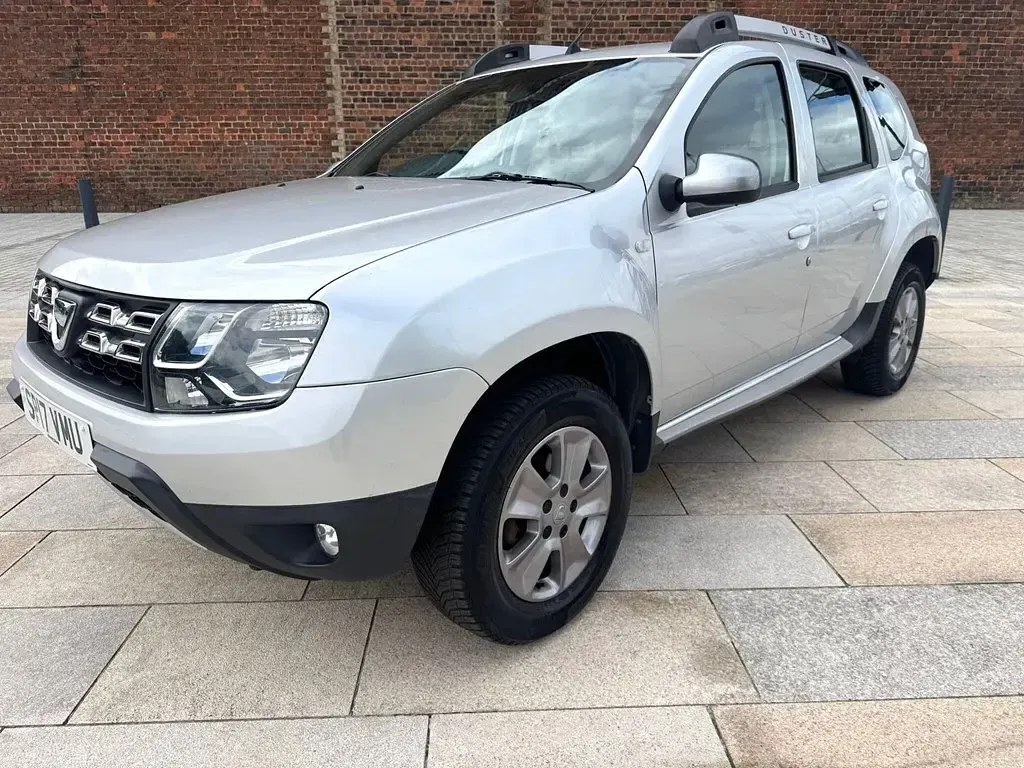 Second-hand Dacia Duster Lauréate 110 CP (80 kW) 2017 Argintiu SUV