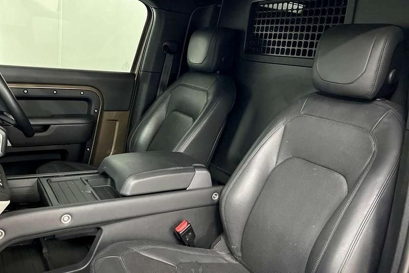 Usado Land Rover Defender HSE 246 CV (180 kW) 2023 Marrón SUV