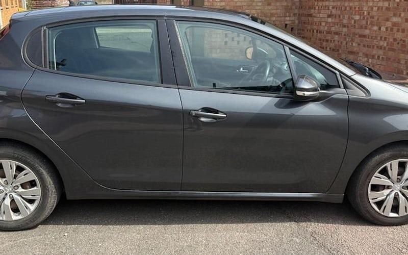 Usado Peugeot 208 Access 82 HP (60 kW) 2014 Citadino