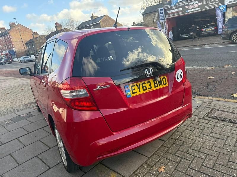 Begagnad Honda Jazz ES 99 HK (72 kW) 2013 Röd Halvkombi