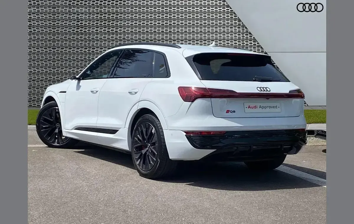 Used Audi Q8 e-tron Advanced 300 kW (408 HP) 2023 White SUV