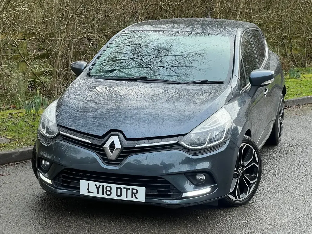 Używany Renault Clio IV Iconic 90 KM (66 kW) 2018 Szary Hatchback
