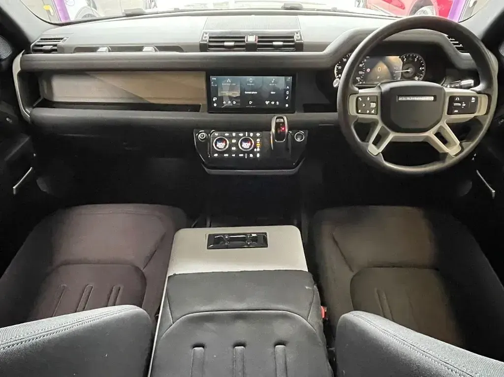 Used Land Rover Defender S 200 HP (147 kW) 2020 Green SUV