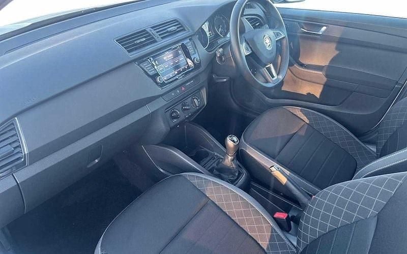 Used Skoda Fabia SE 95 HP (69 kW) 2020 Moon white metallic Hatchback