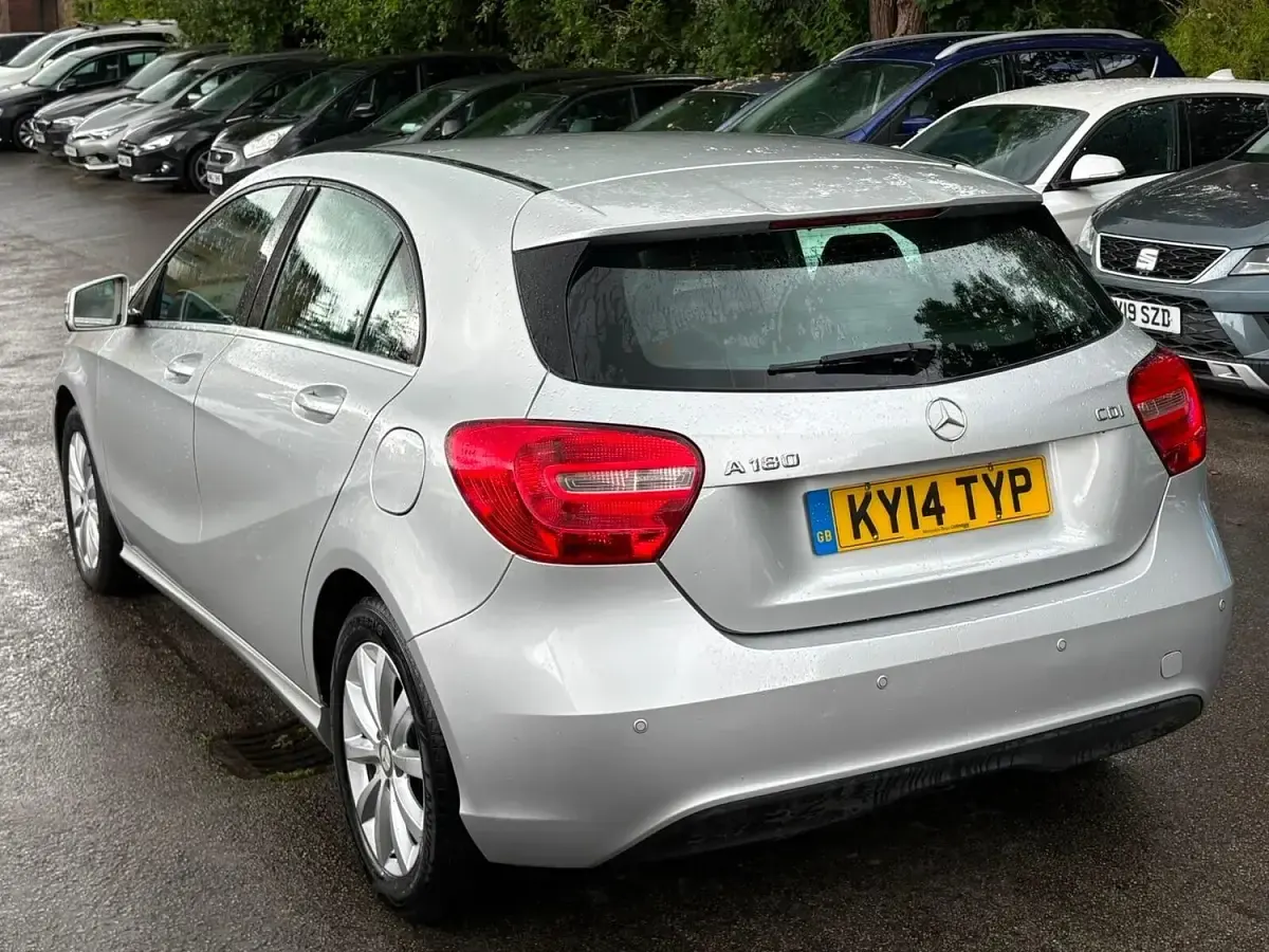 Used Mercedes A180 SE 109 HP (80 kW) 2014 Silver Hatchback