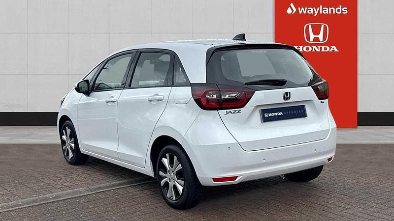 Used Honda Jazz Hybrid 109 HP (80 kW) 2019 White Hatchback