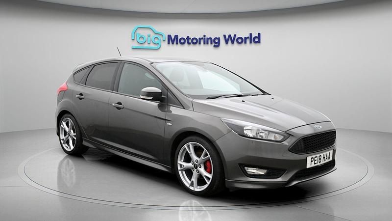Used Ford Focus ST-Line X 140 HP (102 kW) 2017 Grey Hatchback