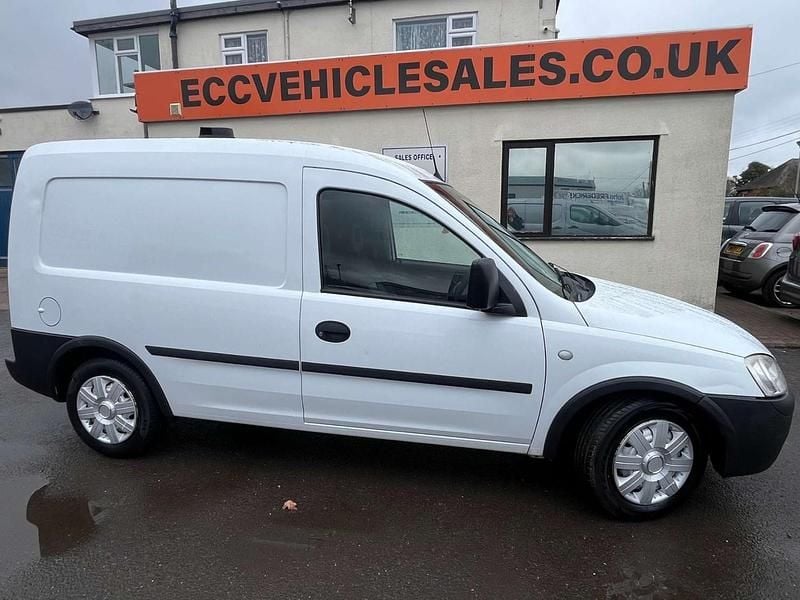 Used Vauxhall Combo 75 HP (55 kW) 2011 White MPV