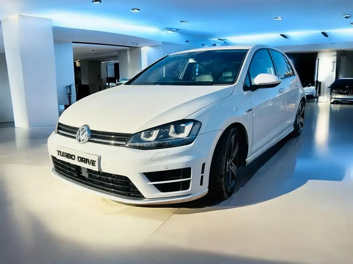 Begagnad VW Golf VII R 2014 Vit Halvkombi