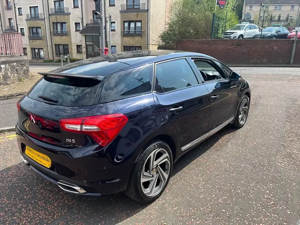 Used DS Automobiles DS5 148 HP (108 kW) 2015 Blue Hatchback
