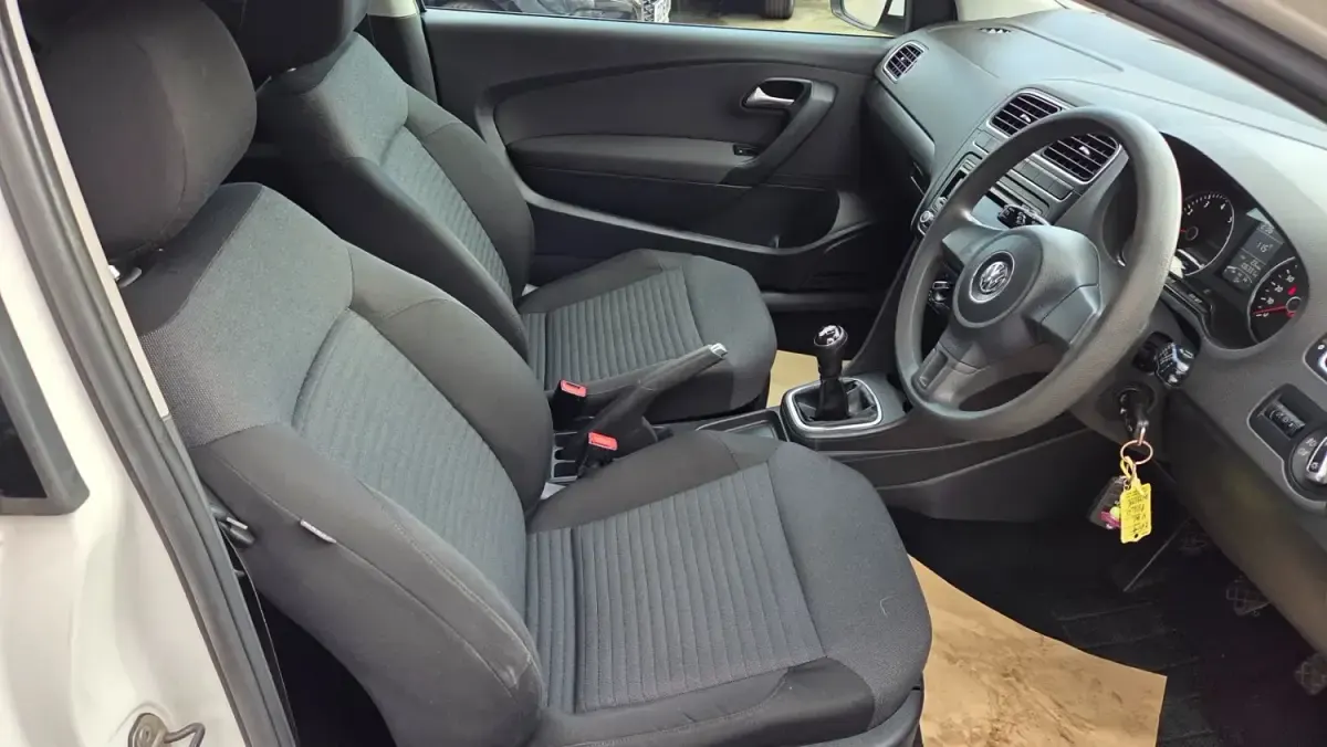 Usado VW Polo Edition 60 HP (44 kW) 2014 Branco Citadino