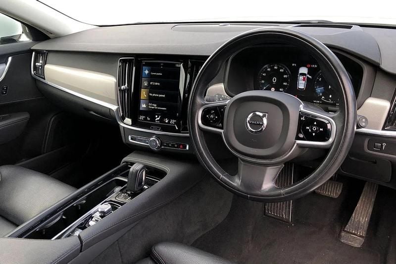 Used Volvo V90 Momentum 2021 White Estate