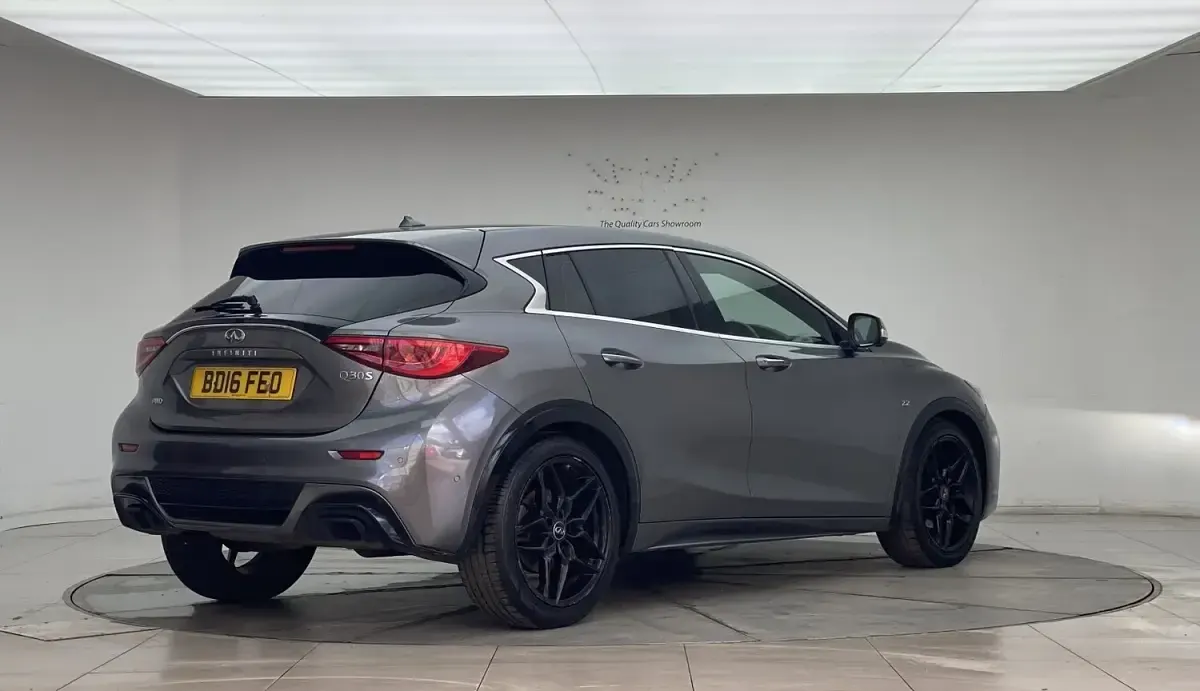 Used Infiniti Q30 Sport Tech 170 HP (125 kW) 2016 Grey Hatchback