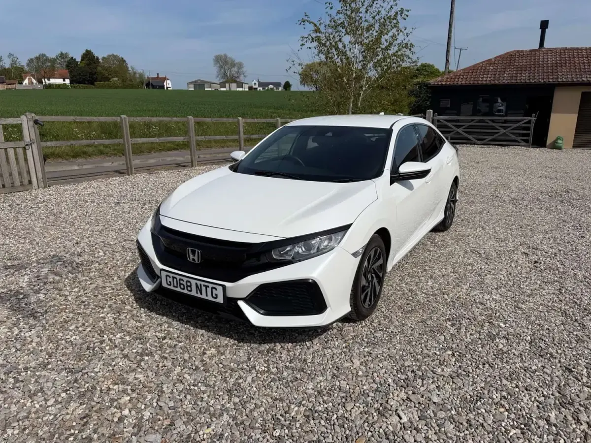 Używany Honda Civic SE 126 KM (92 kW) 2019 Biały Hatchback