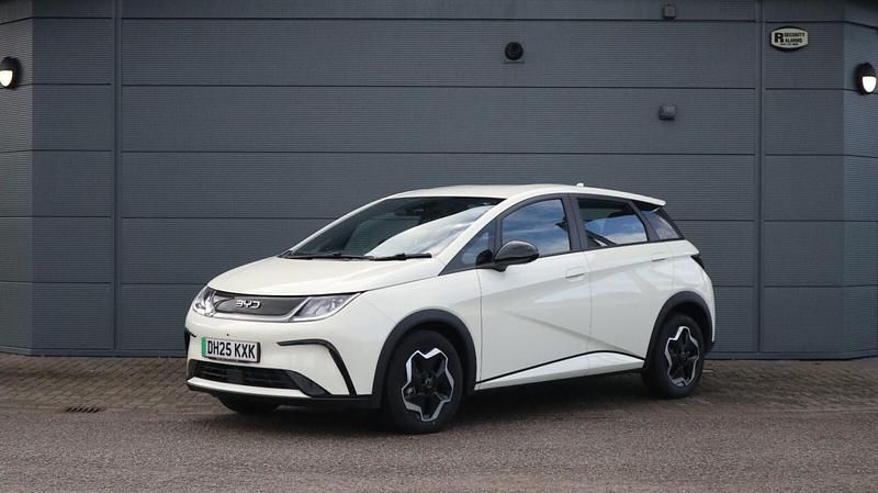 Used BYD Dolphin Active 69 kW (95 HP) 2025 White Hatchback