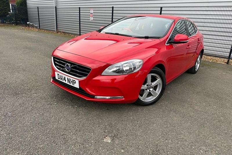 Red Used 2014 Volvo V40 SE Hatchback | £2,940 (Fair price) - Image 1/1