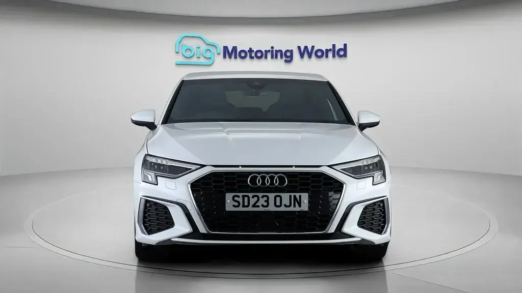 Begagnad Audi A3 Sportback e-tron S-Line 204 HK (150 kW) 2023 Vit Halvkombi