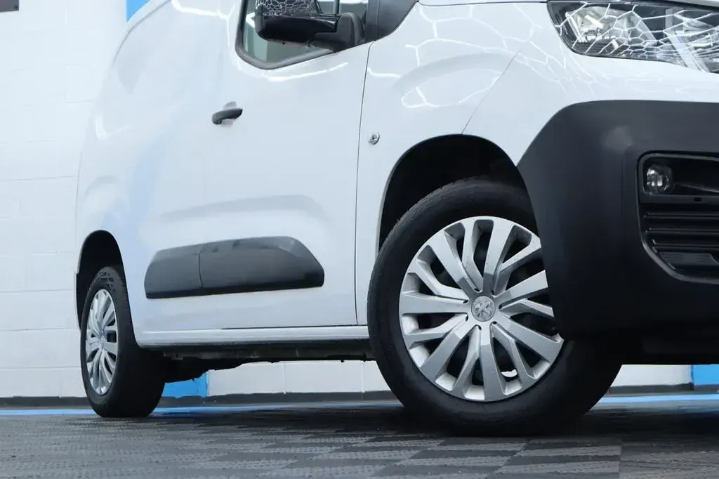 Used Peugeot Partner Premium 131 HP (96 kW) 2022 White MPV