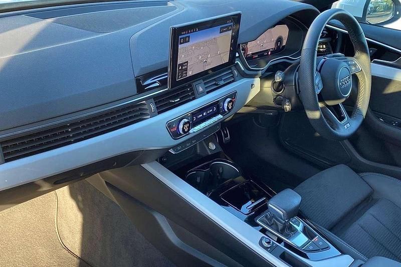 Used Audi A4 S-Line 201 HP (147 kW) 2023 White Estate