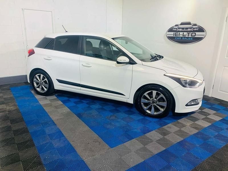 Used Hyundai i20 Premium 2016 White Hatchback
