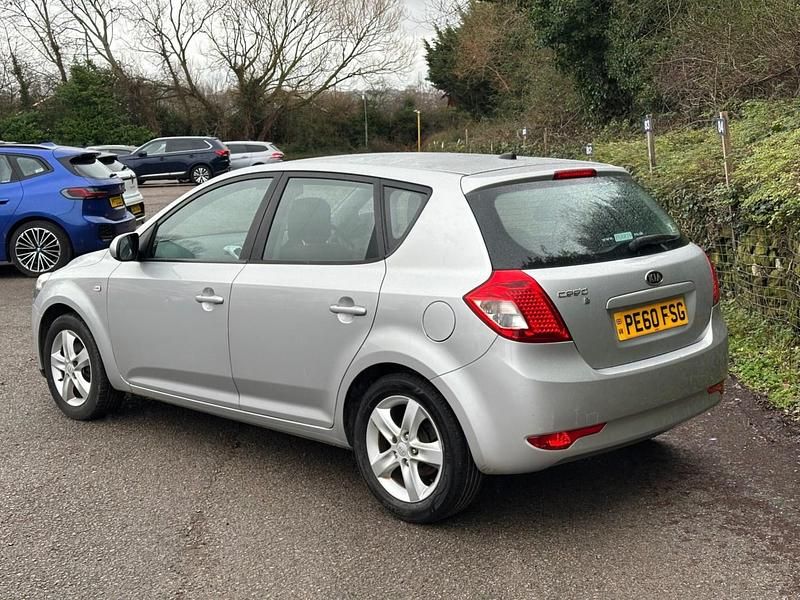 Used Kia Ceed 2010 Silver Hatchback