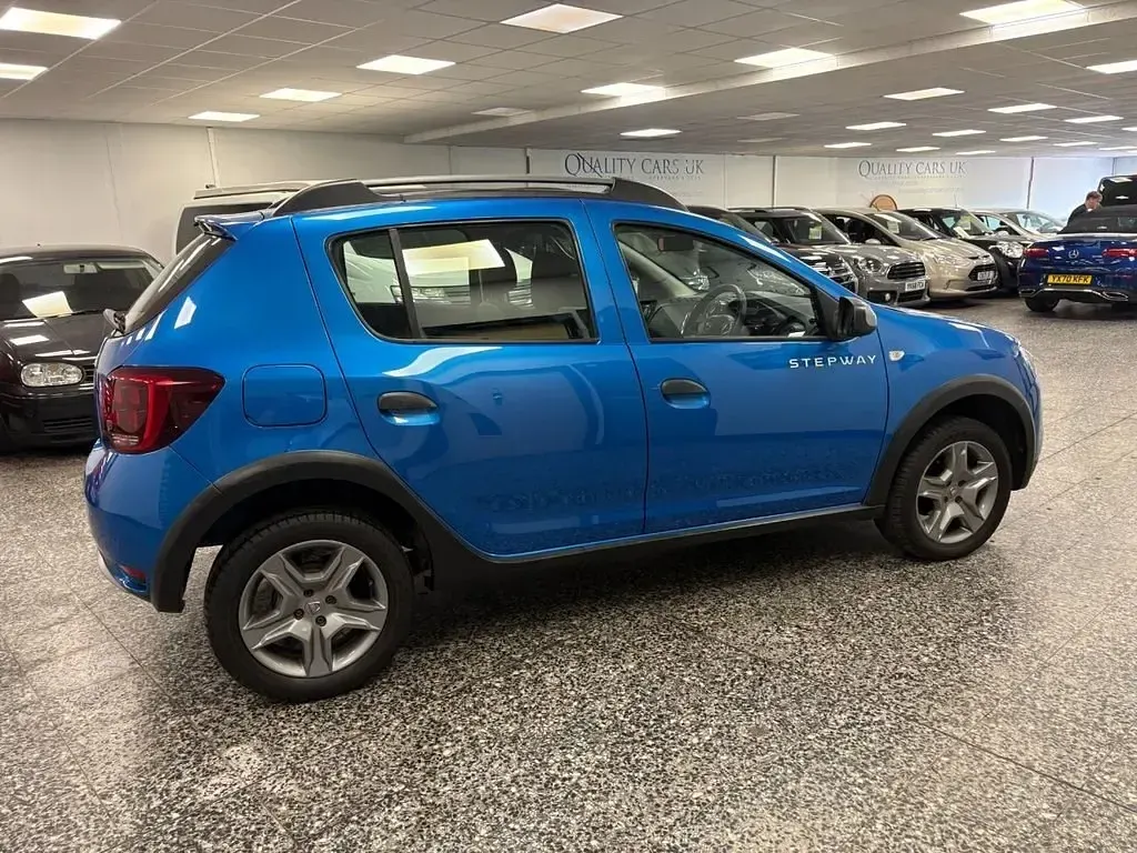 Gebraucht Dacia Sandero Essentiel 90 PS (66 kW) 2019 Blau Kleinwagen