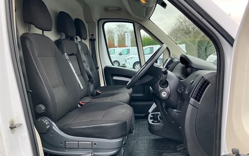 Used Vauxhall Movano 140 HP (102 kW) 2023 White MPV