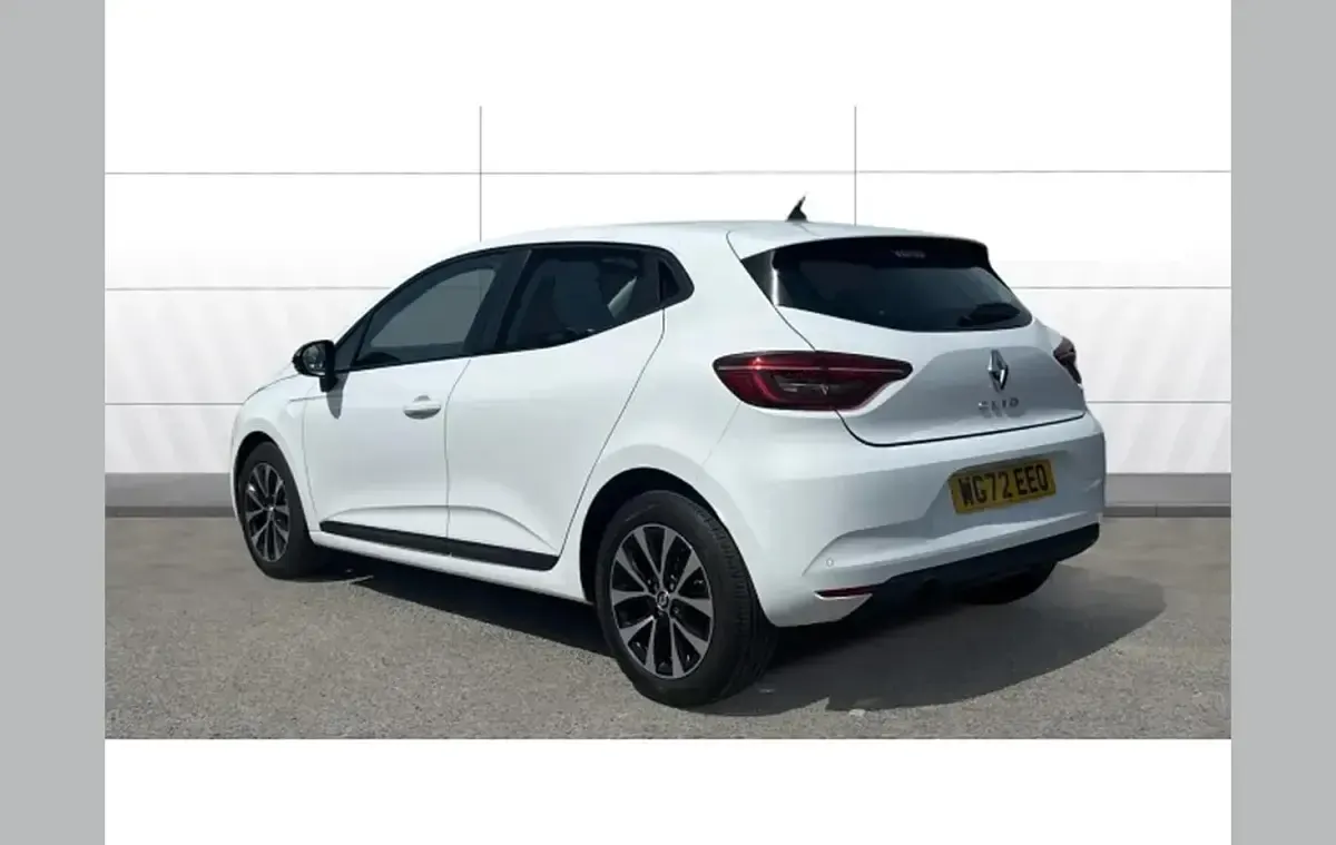 Used Renault Clio V Evolution 88 HP (64 kW) 2023 White Hatchback
