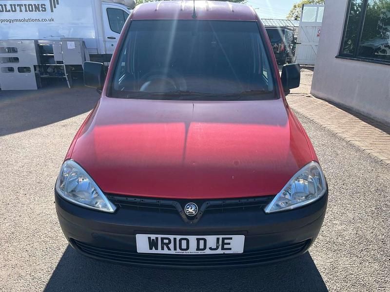 Used Vauxhall Combo 75 HP (55 kW) 2010 Red MPV