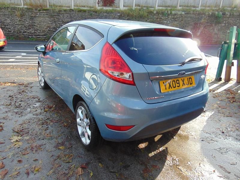 Used Ford Fiesta Titanium 2009 Blue Hatchback