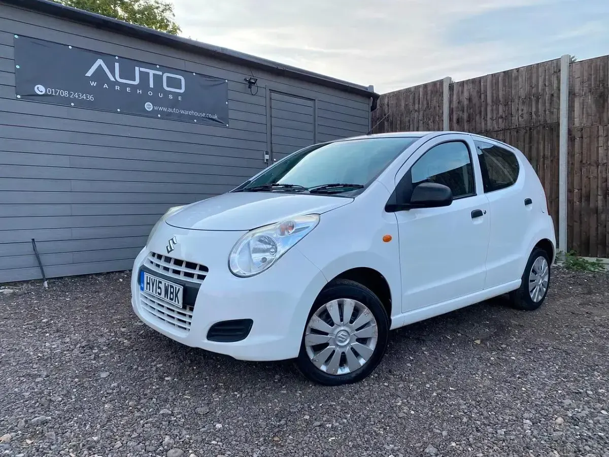 Used Suzuki Alto 68 HP (50 kW) 2015 White Hatchback