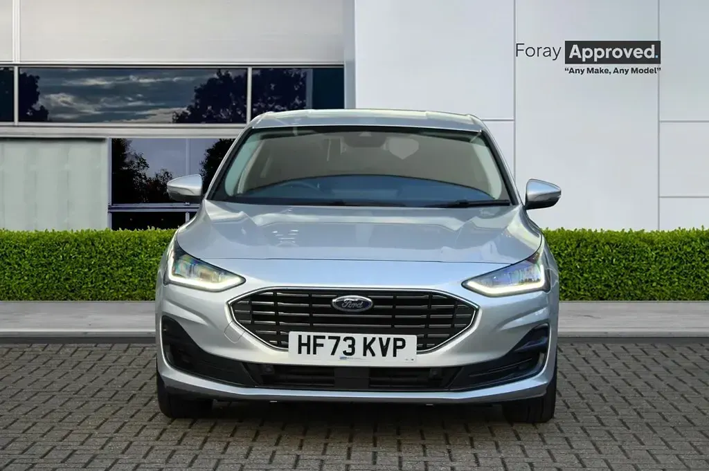 Begagnad Ford Focus Titanium 2024 Silver Halvkombi