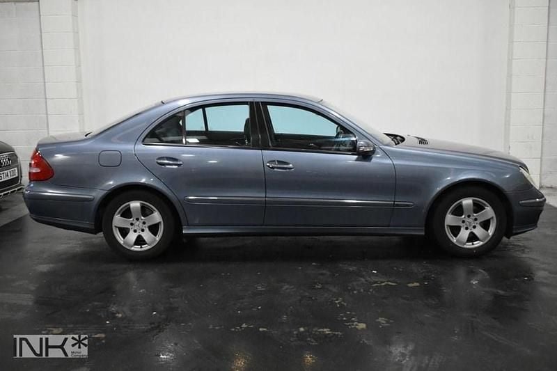 Used Mercedes E320 Avantgarde 204 HP (150 kW) 2005 Blue Sedan