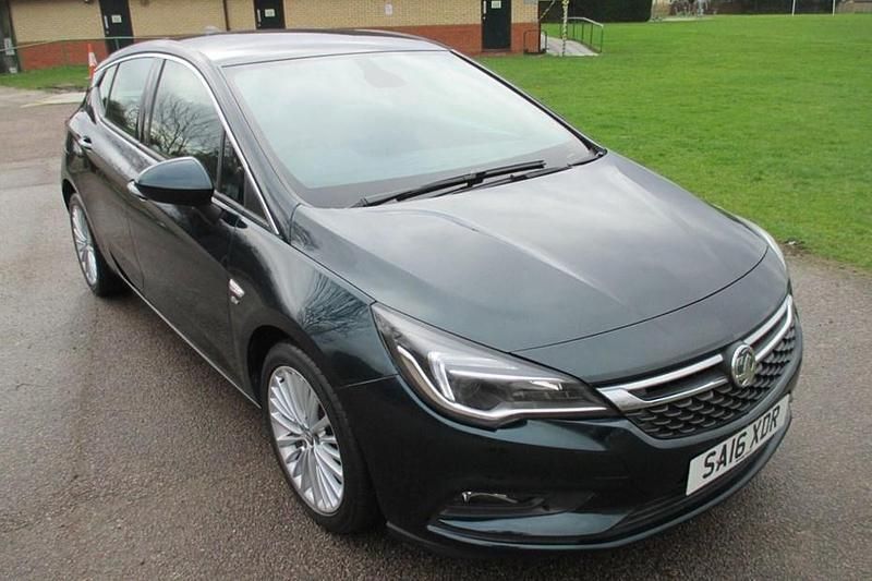 Used Vauxhall Astra Elite 150 HP (110 kW) 2016 Green Hatchback