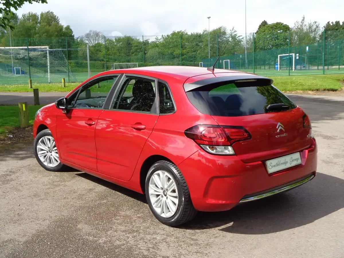 Used Citroën C4 Flair 98 HP (72 kW) 2015 Ultimate red metallic Hatchback
