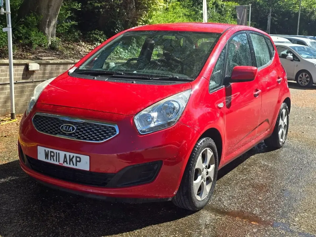 Second-hand Kia Venga 90 CP (66 kW) 2011 Roșu Hatchback
