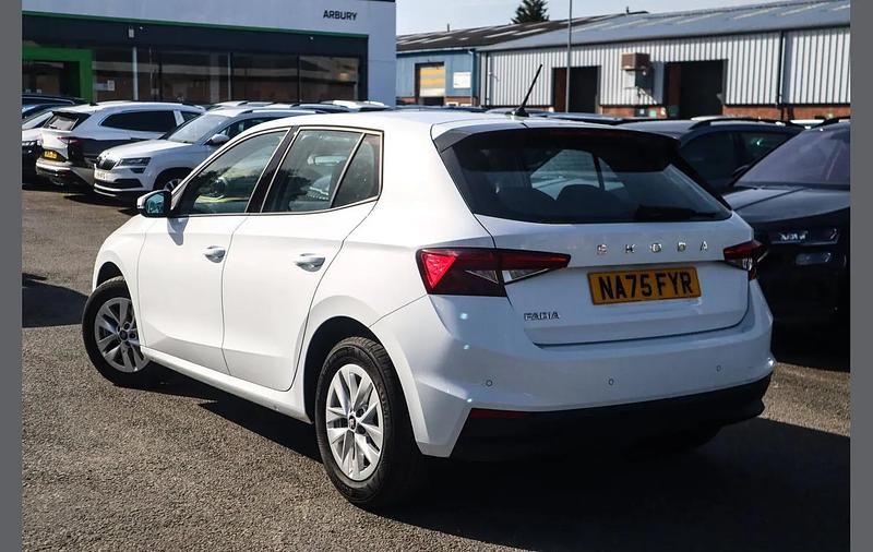 Begagnad Skoda Fabia SE 113 HK (83 kW) 2025 Vit Halvkombi