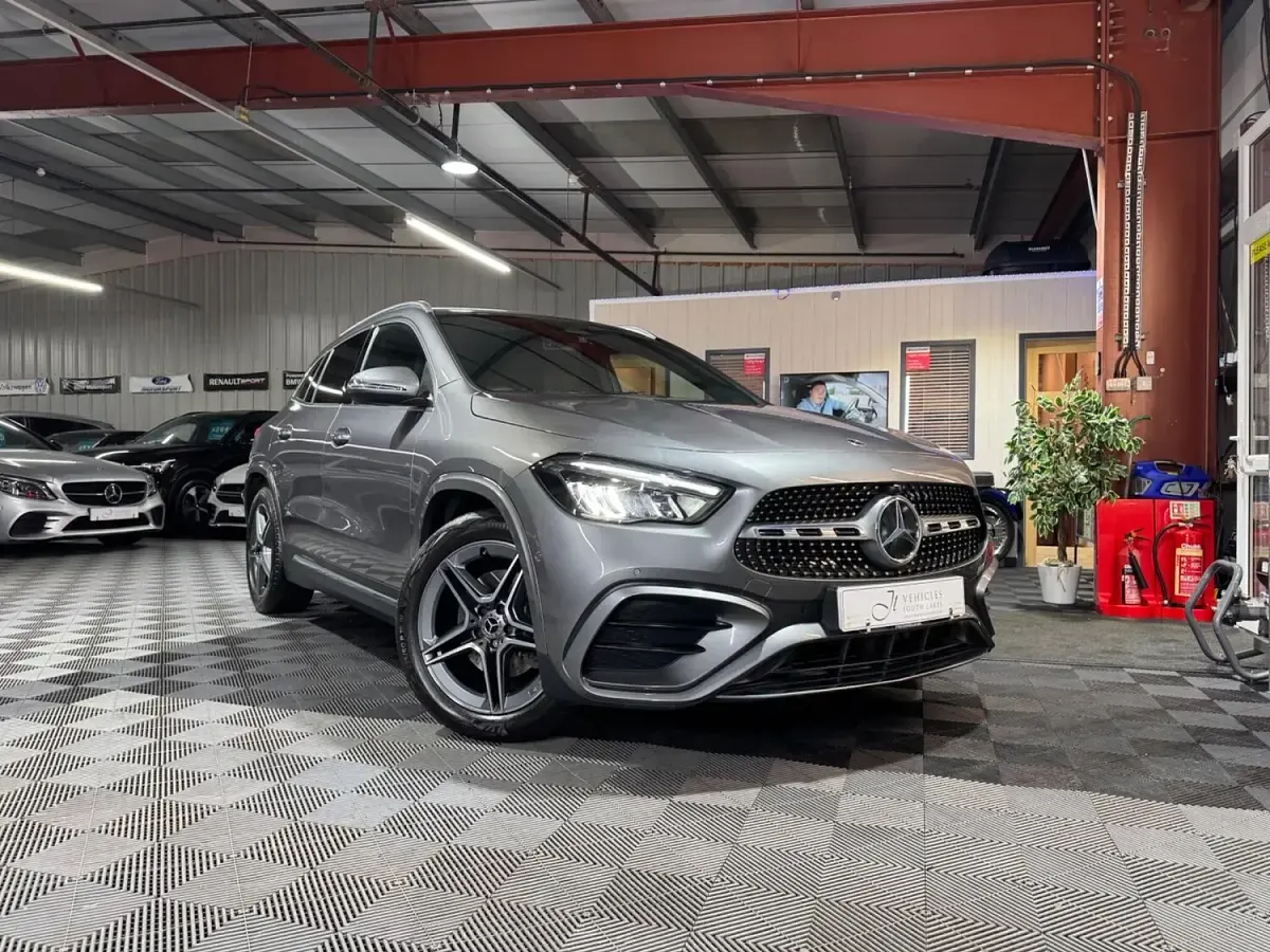 Used Mercedes GLA200 Executive 163 HP (119 kW) 2024 Grey SUV