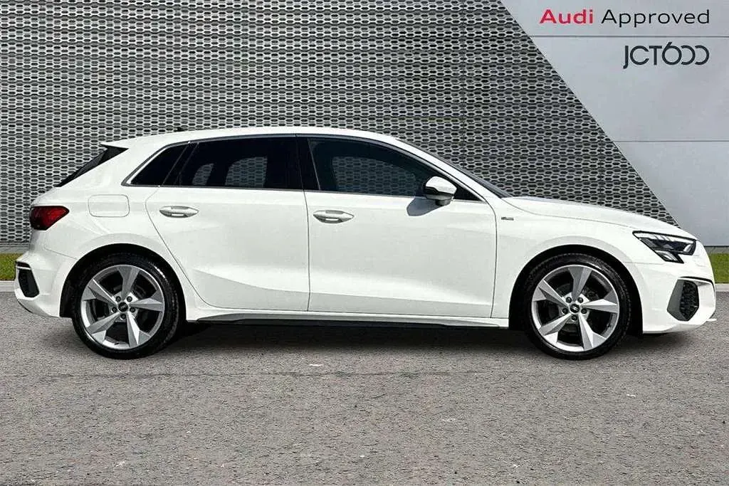 Used Audi A3 S-Line 108 HP (79 kW) 2023 White Sedan