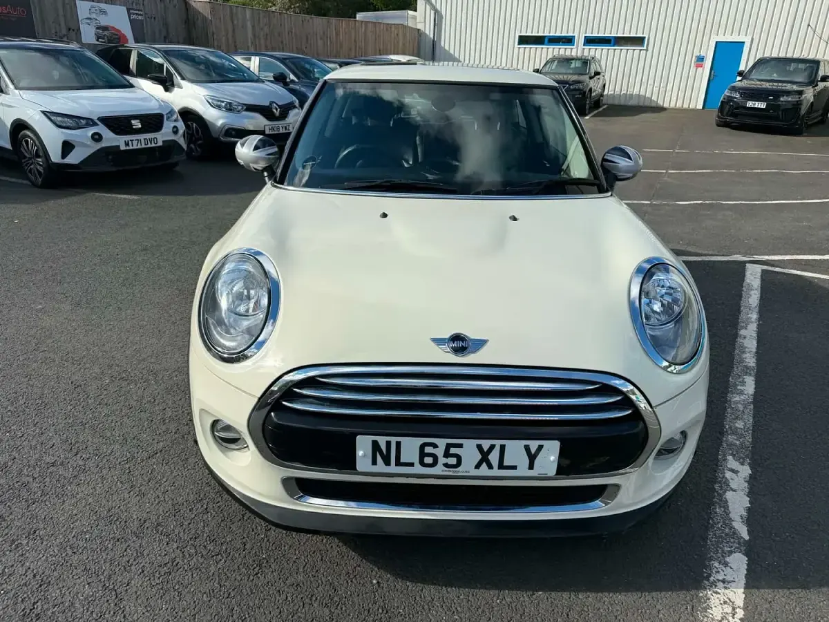 Used Mini Cooper Hatch 136 HP (100 kW) 2015 White Hatchback