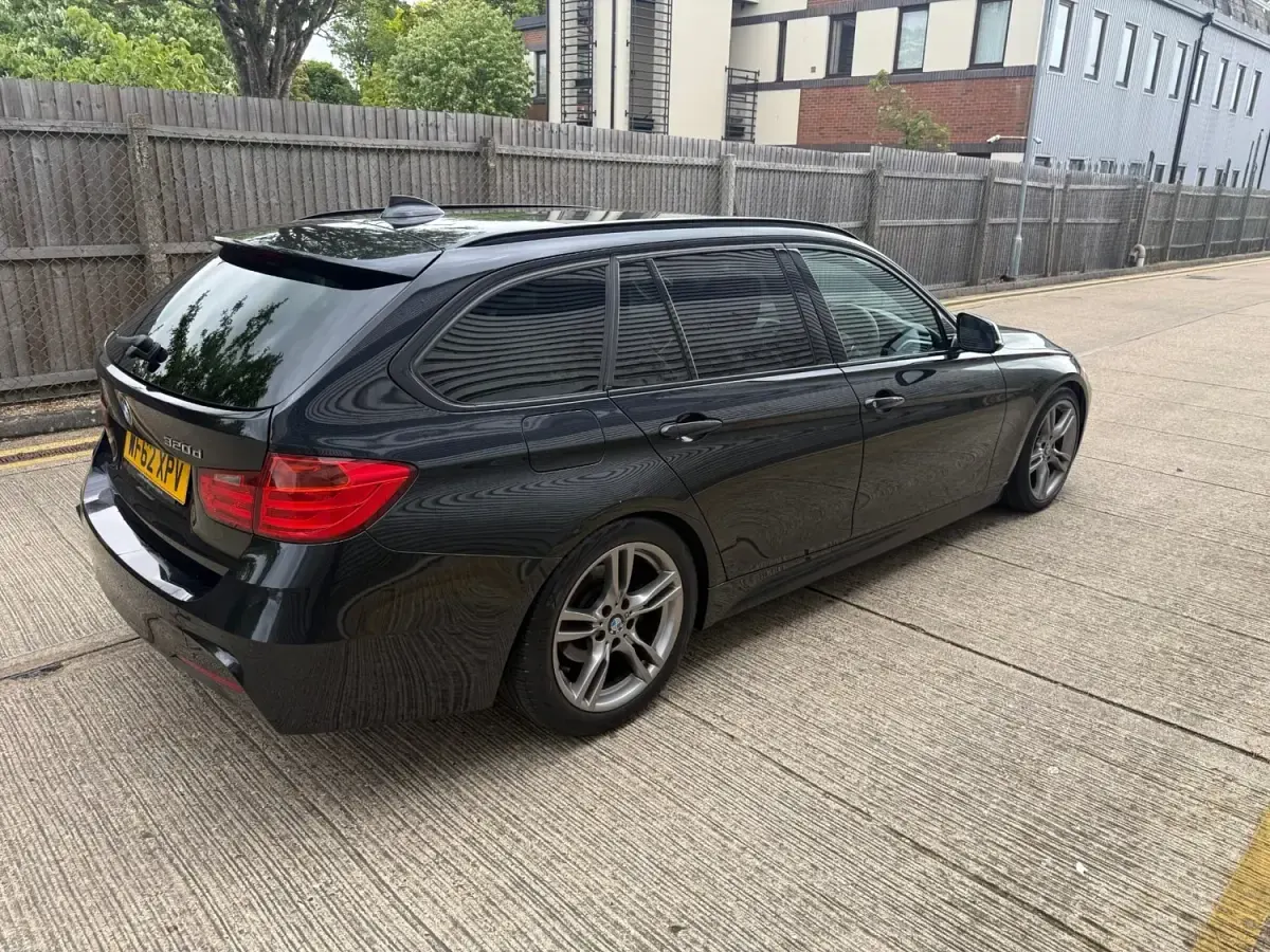 Usado BMW 320 M Sport 2012 Negro Familiar