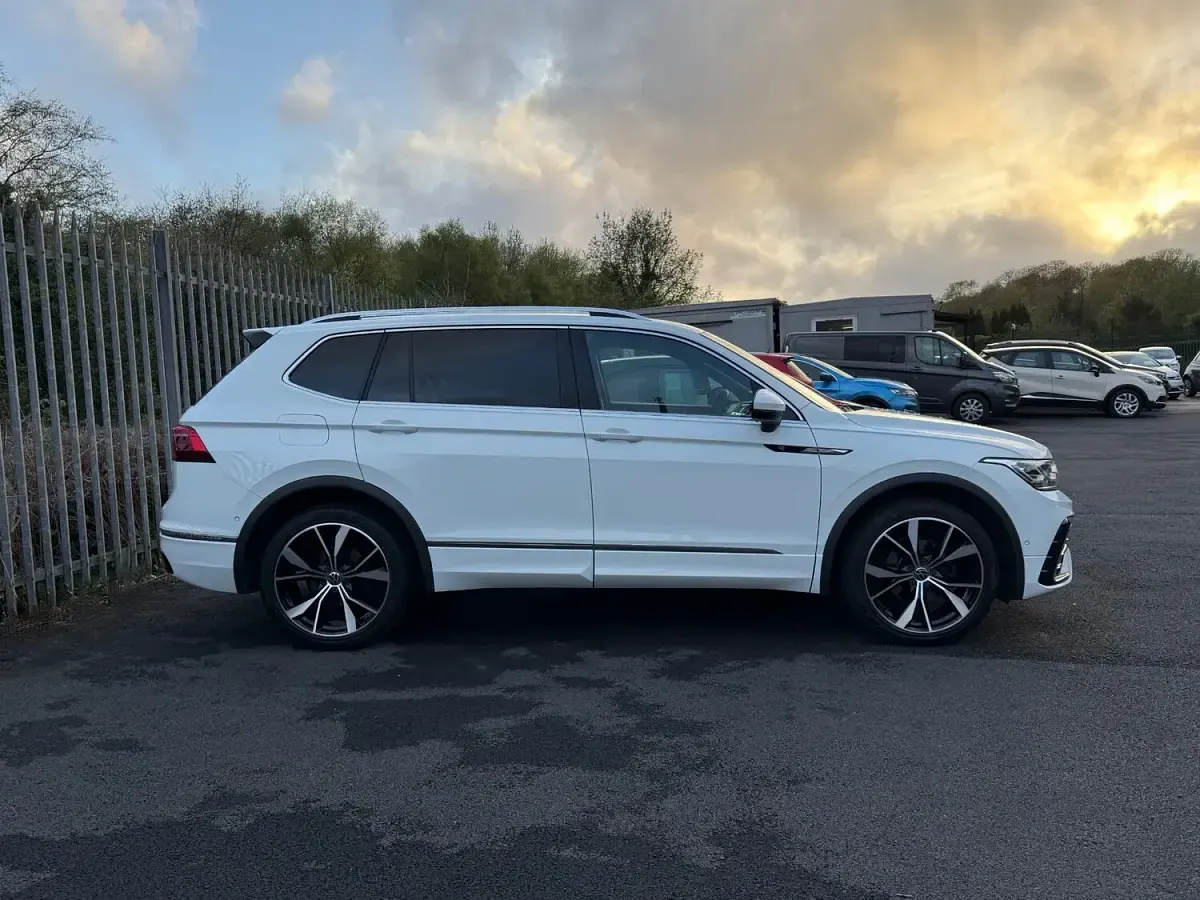 Used VW Tiguan Allspace R-line 150 HP (110 kW) 2022 White SUV