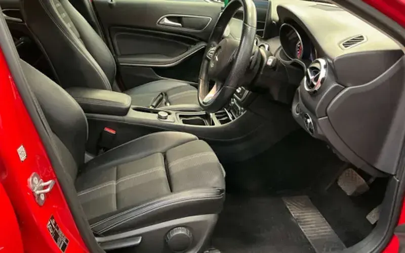 Used Mercedes GLA180 Urban 122 HP (89 kW) 2020 Red SUV