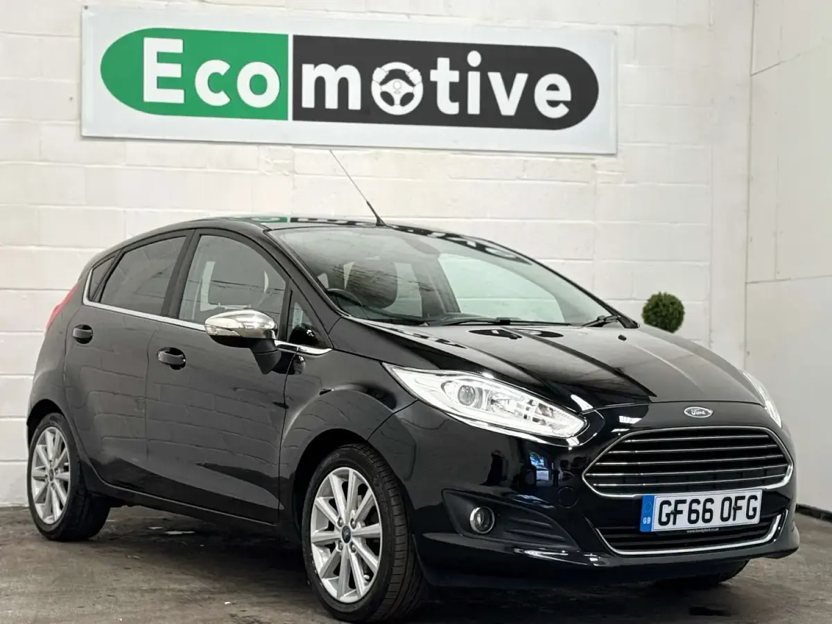Used Ford Fiesta Titanium 100 HP (73 kW) 2016 Black Hatchback