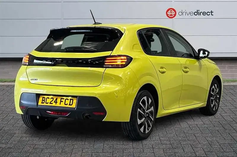 Used Peugeot 208 Active 75 HP (55 kW) 2024 Yellow Hatchback
