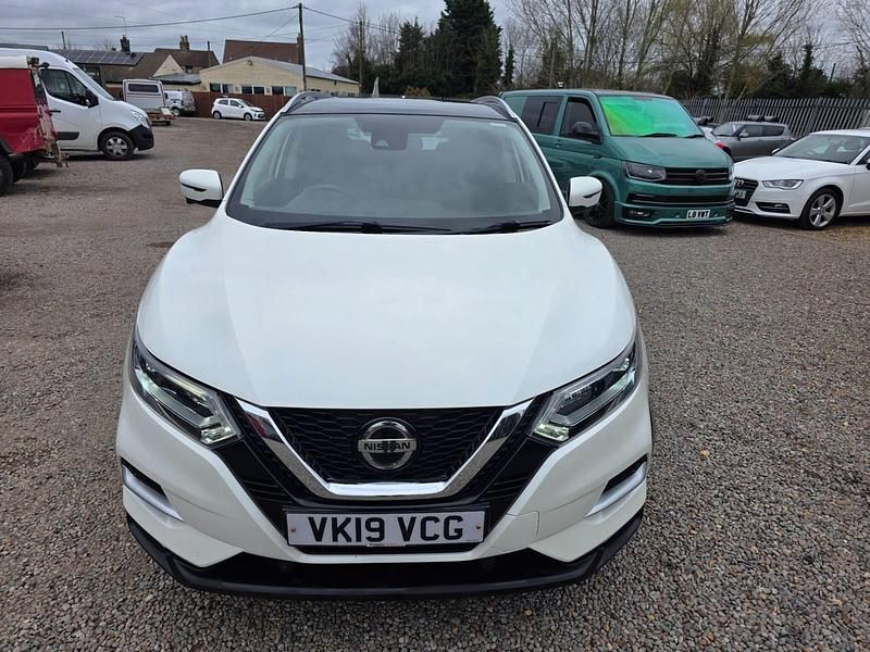 Used Nissan Qashqai Tekna 2019 White SUV