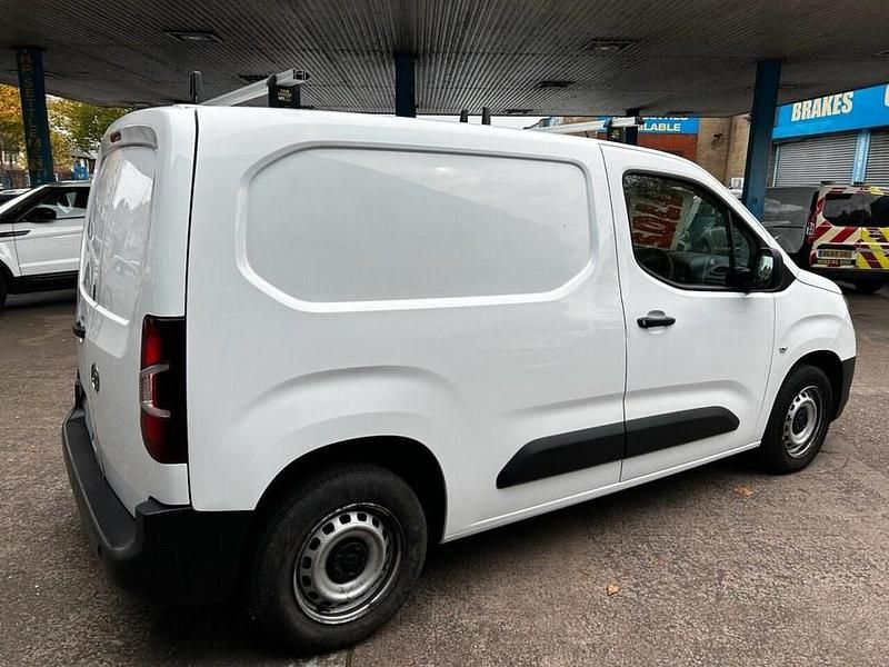 Used Vauxhall Combo Edition 100 HP (73 kW) 2021 White MPV
