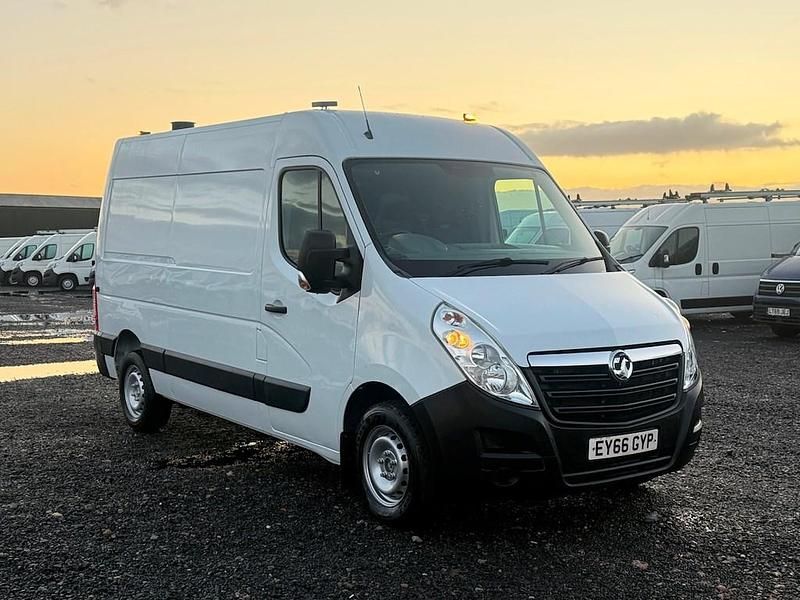 White Used 2016 Vauxhall Movano Van | £9,275 (Fair price) - Image 1/3