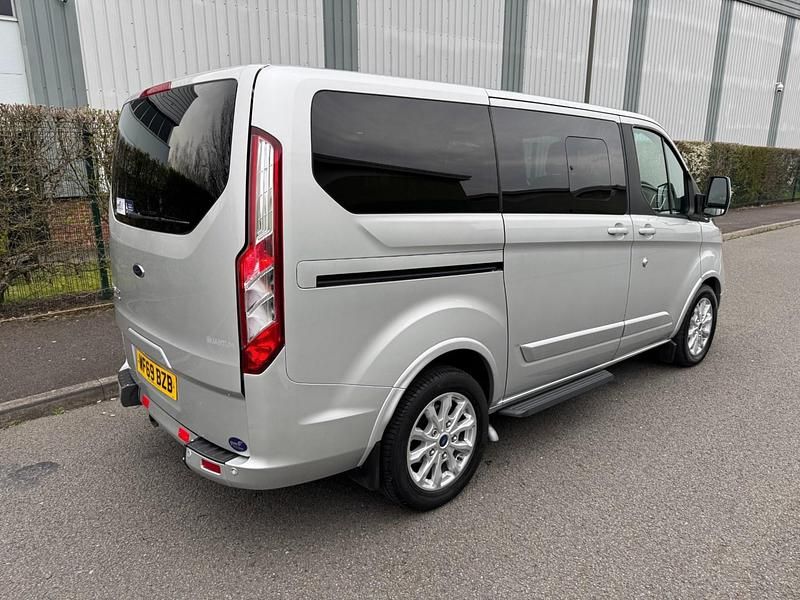 Usado Ford Tourneo Titanium 130 HP (95 kW) 2019 Prateado Monovolume