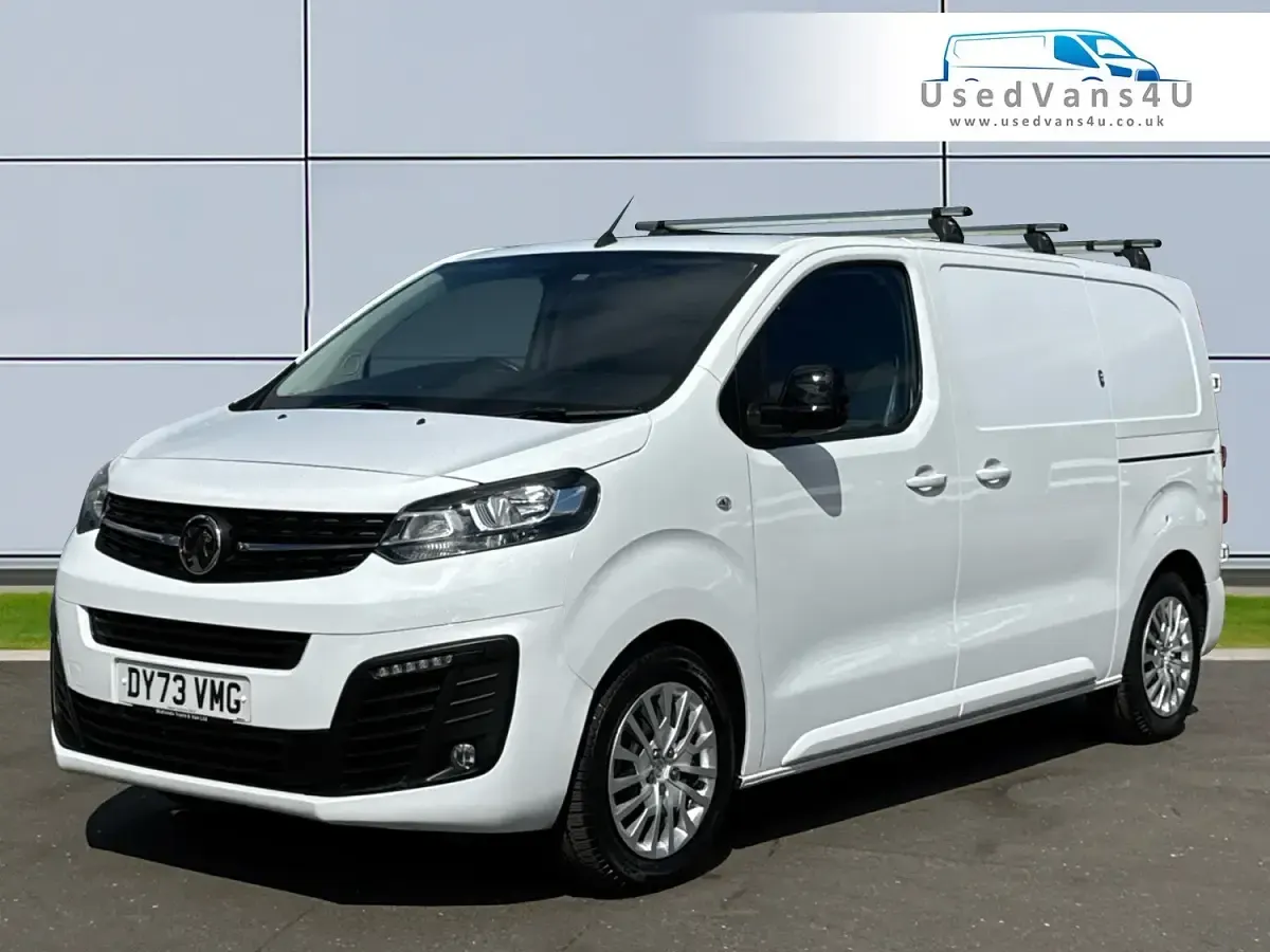 Used Vauxhall Vivaro 120 HP (88 kW) 2023 White MPV
